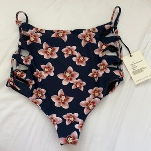 Acacia isle Queens bottom BNWT size M